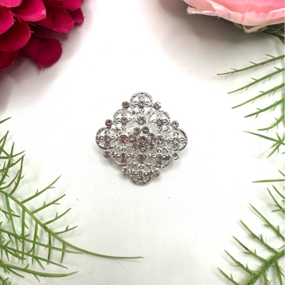NEW⚜️Classic Ornate Crystal Embellished Brooch